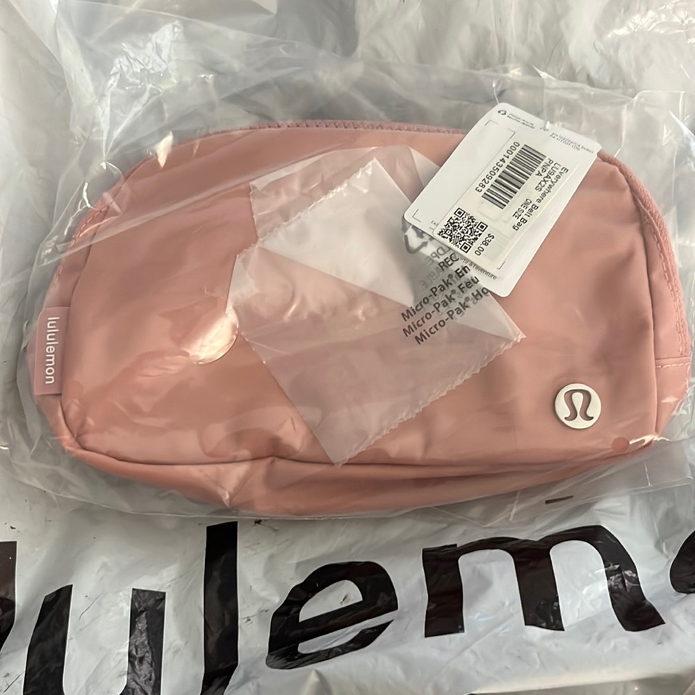 Lululemon everywhere belt bag